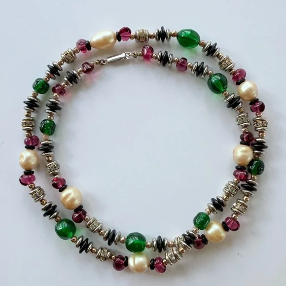 Vintage Chanel Gripoix Red Green Glass Bead Faux Pearl & Rhinestone Necklace - Picture 13 of 16